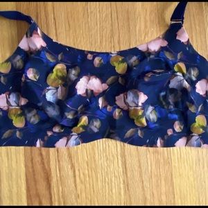 *Winter floral * sold out pattern of Knix Evolution bra. Reversible. Size 8